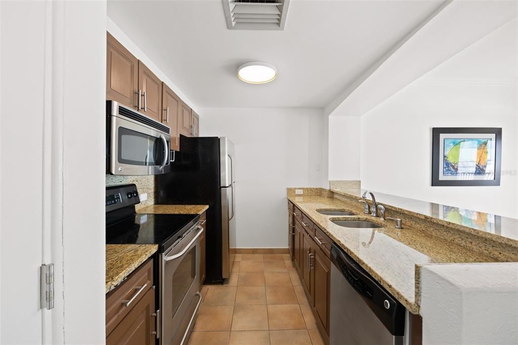 For Sale: $950,000 (2 beds, 2 baths, 1894 Square Feet)