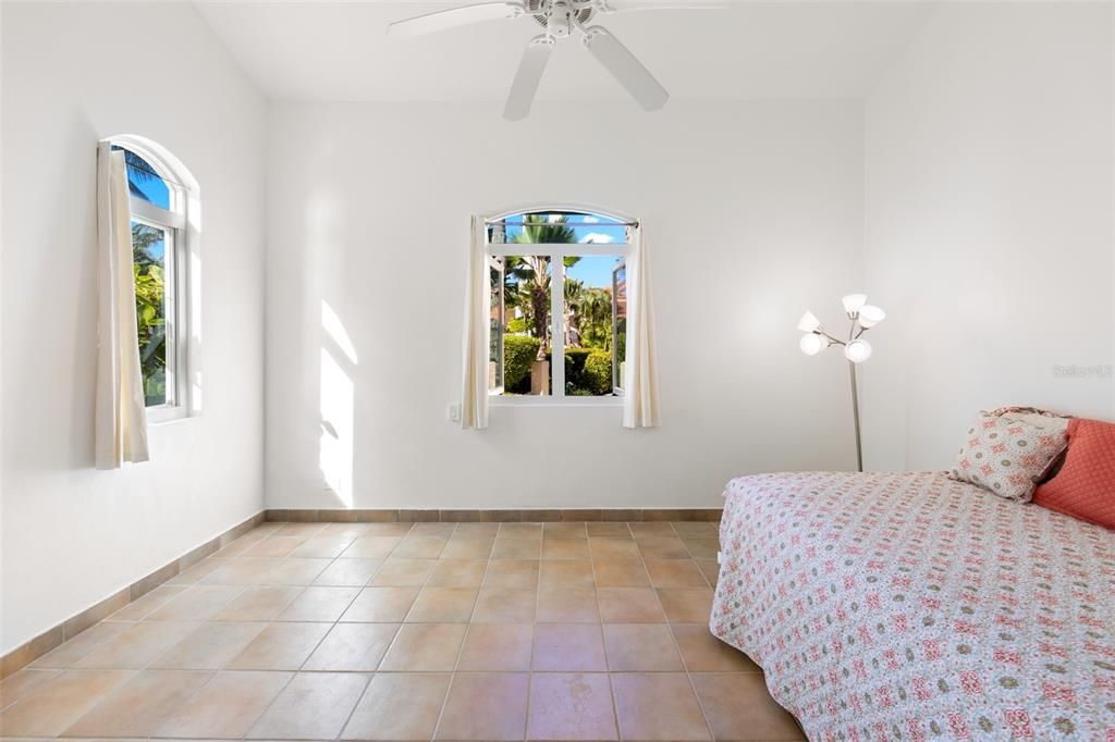 For Sale: $950,000 (2 beds, 2 baths, 1894 Square Feet)