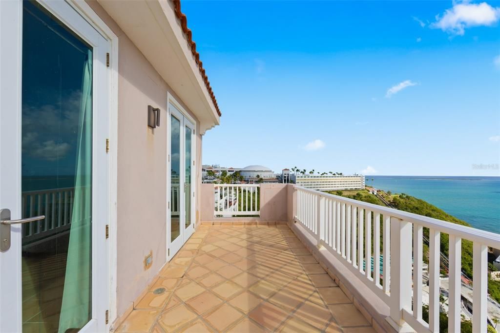 For Sale: $950,000 (2 beds, 2 baths, 1894 Square Feet)