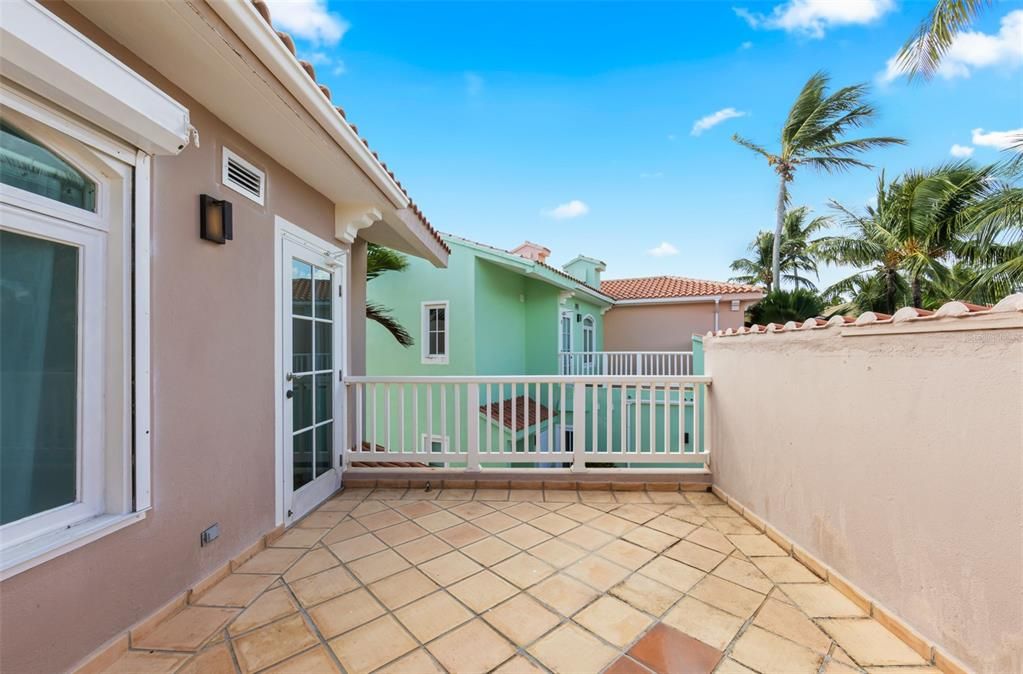 For Sale: $950,000 (2 beds, 2 baths, 1894 Square Feet)