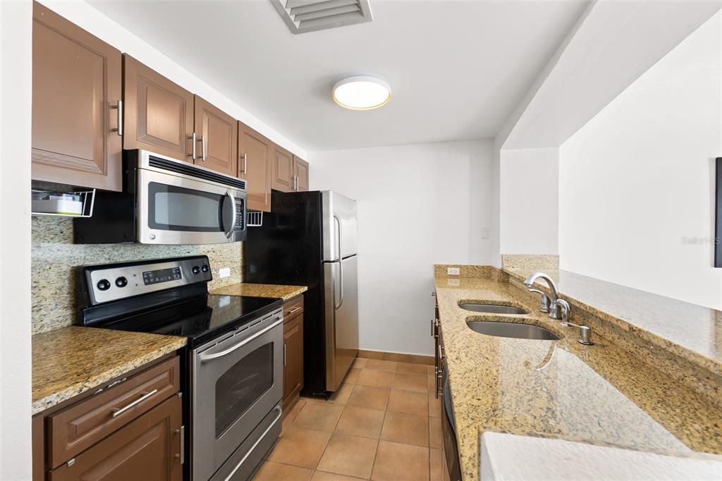 For Sale: $950,000 (2 beds, 2 baths, 1894 Square Feet)