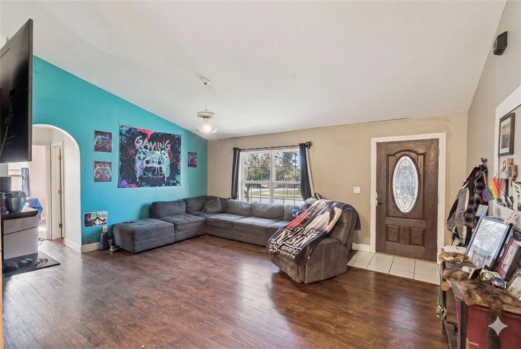 For Sale: $350,000 (3 beds, 2 baths, 1459 Square Feet)