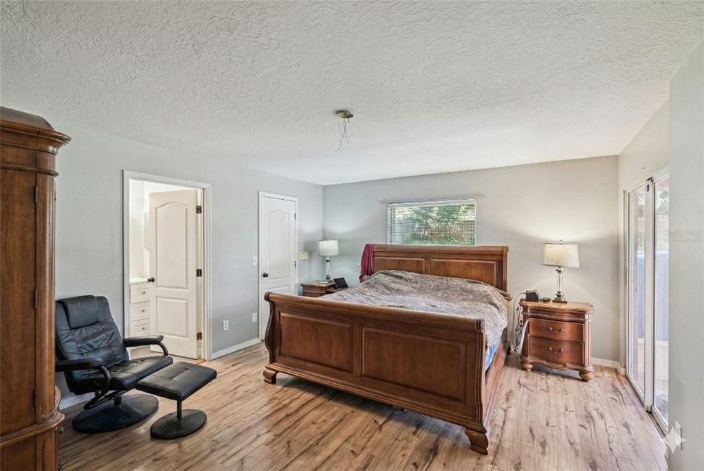 For Sale: $350,000 (3 beds, 2 baths, 1459 Square Feet)