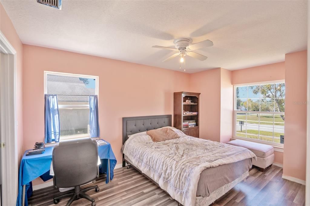 For Sale: $350,000 (3 beds, 2 baths, 1459 Square Feet)