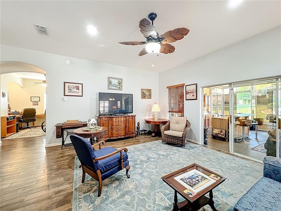 En Venta: $319,000 (2 camas, 2 baños, 1804 Pies cuadrados)