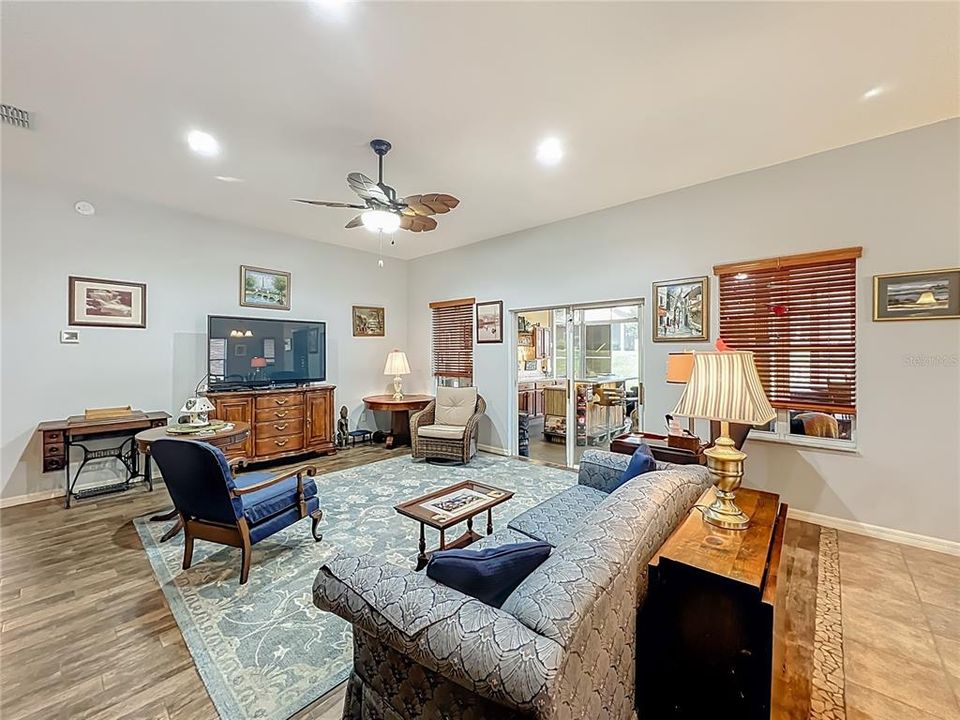 En Venta: $319,000 (2 camas, 2 baños, 1804 Pies cuadrados)