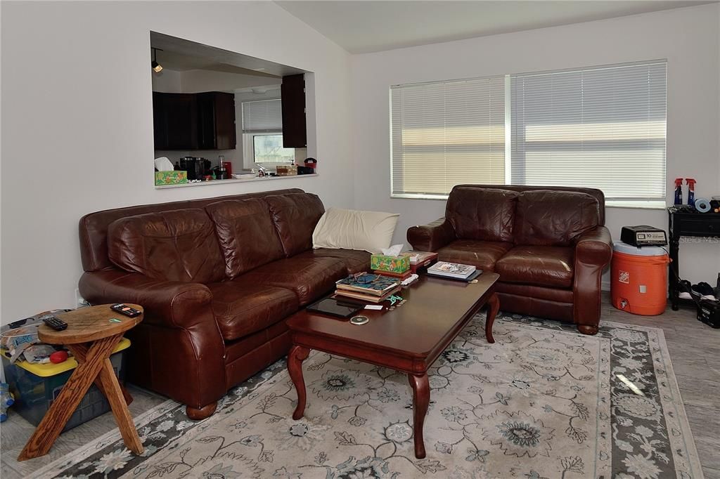 На продажу: $325,000 (2 спален, 2 ванн, 1024 Квадратных фут)