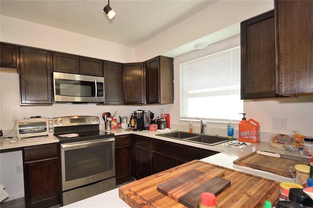 На продажу: $325,000 (2 спален, 2 ванн, 1024 Квадратных фут)