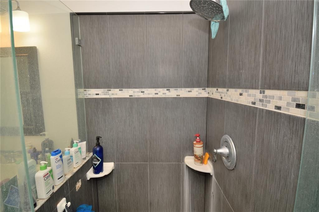 На продажу: $325,000 (2 спален, 2 ванн, 1024 Квадратных фут)