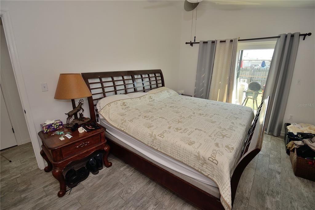 На продажу: $325,000 (2 спален, 2 ванн, 1024 Квадратных фут)