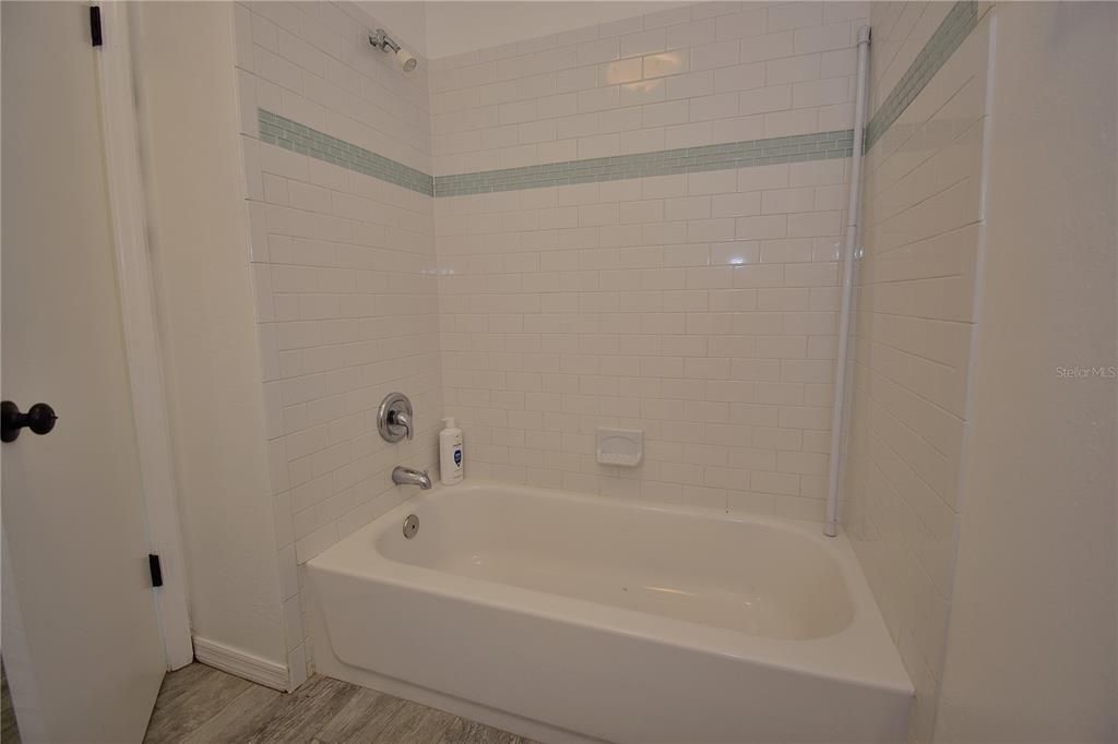 На продажу: $325,000 (2 спален, 2 ванн, 1024 Квадратных фут)