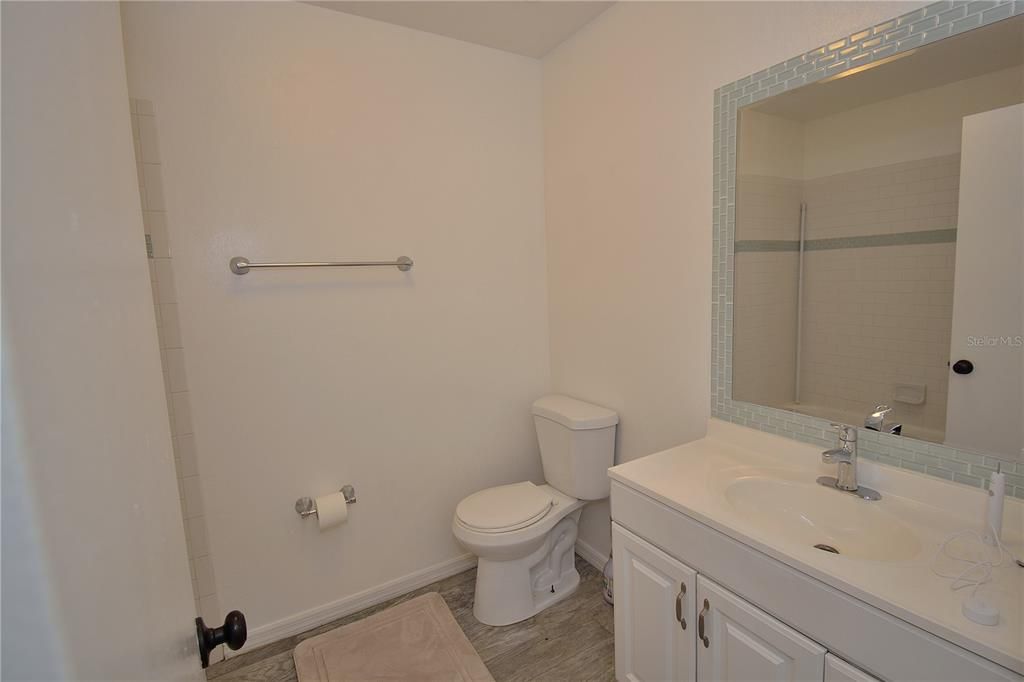 На продажу: $325,000 (2 спален, 2 ванн, 1024 Квадратных фут)