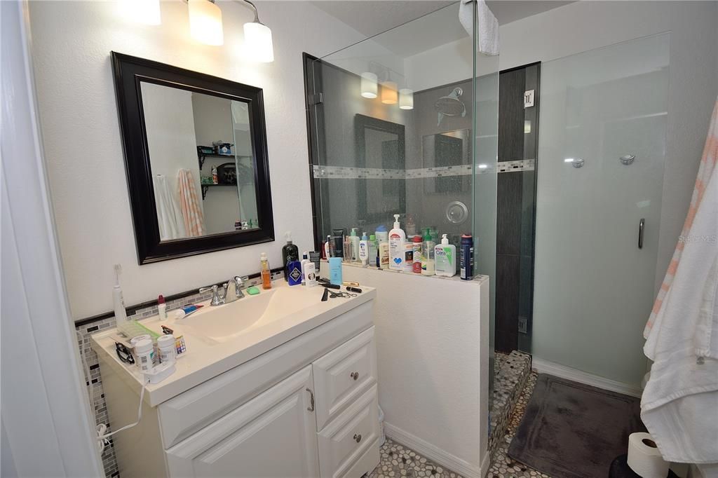 На продажу: $325,000 (2 спален, 2 ванн, 1024 Квадратных фут)