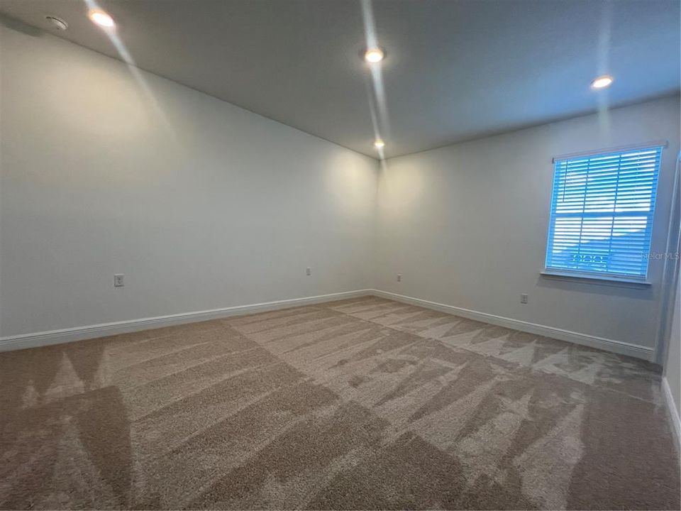 Active With Contract: $740,931 (6 beds, 4 baths, 3418 Square Feet)