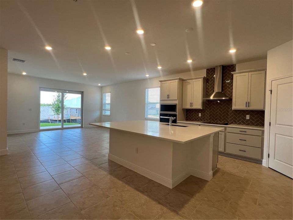 Active With Contract: $740,931 (6 beds, 4 baths, 3418 Square Feet)