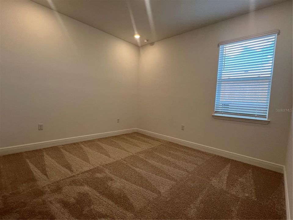 Active With Contract: $740,931 (6 beds, 4 baths, 3418 Square Feet)