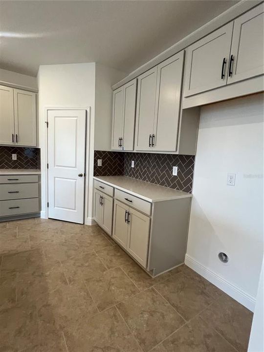 Active With Contract: $740,931 (6 beds, 4 baths, 3418 Square Feet)