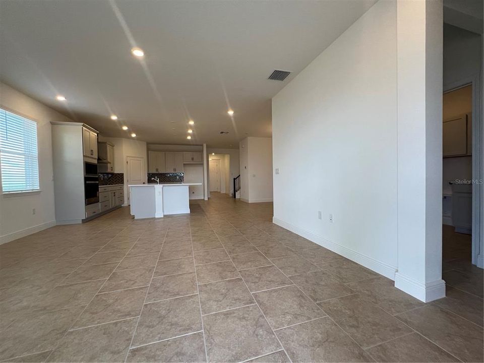 Active With Contract: $740,931 (6 beds, 4 baths, 3418 Square Feet)