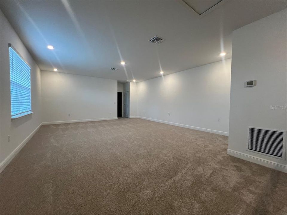 Active With Contract: $740,931 (6 beds, 4 baths, 3418 Square Feet)