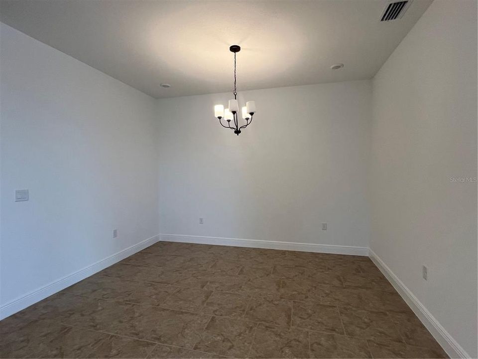 Active With Contract: $740,931 (6 beds, 4 baths, 3418 Square Feet)