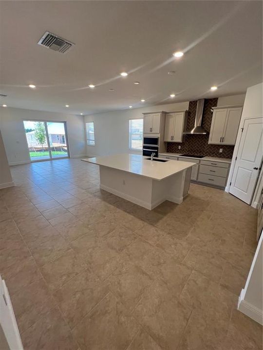 Active With Contract: $740,931 (6 beds, 4 baths, 3418 Square Feet)