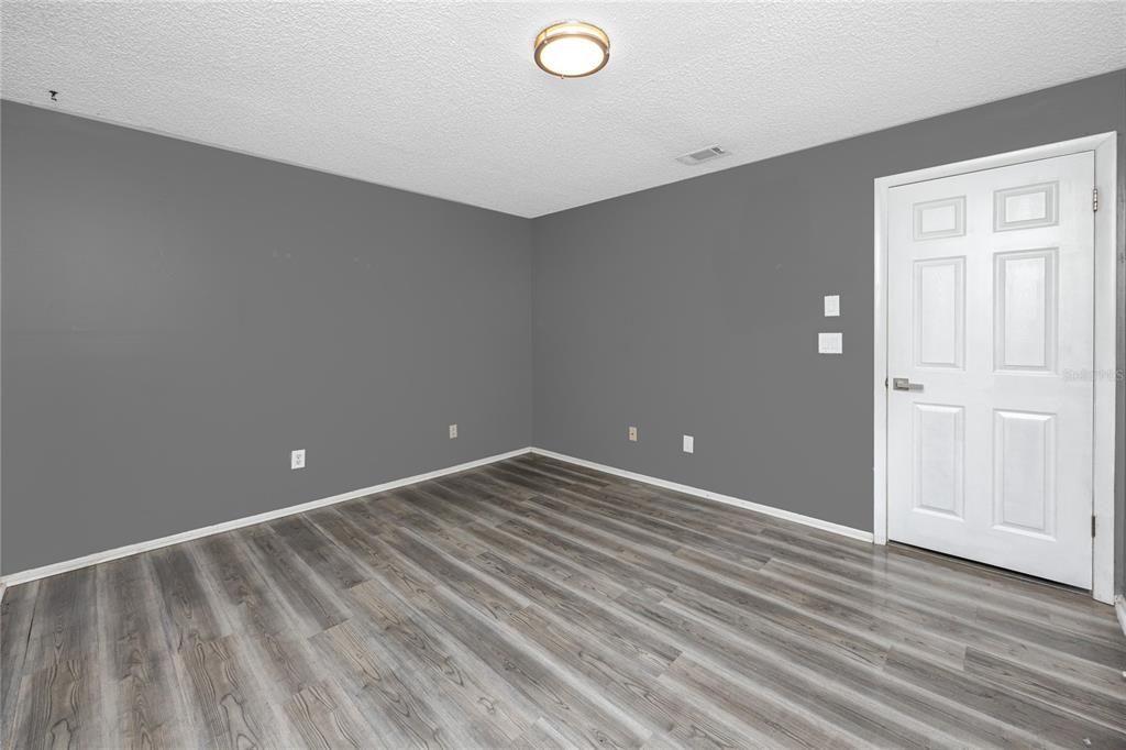 For Sale: $171,000 (2 beds, 1 baths, 752 Square Feet)