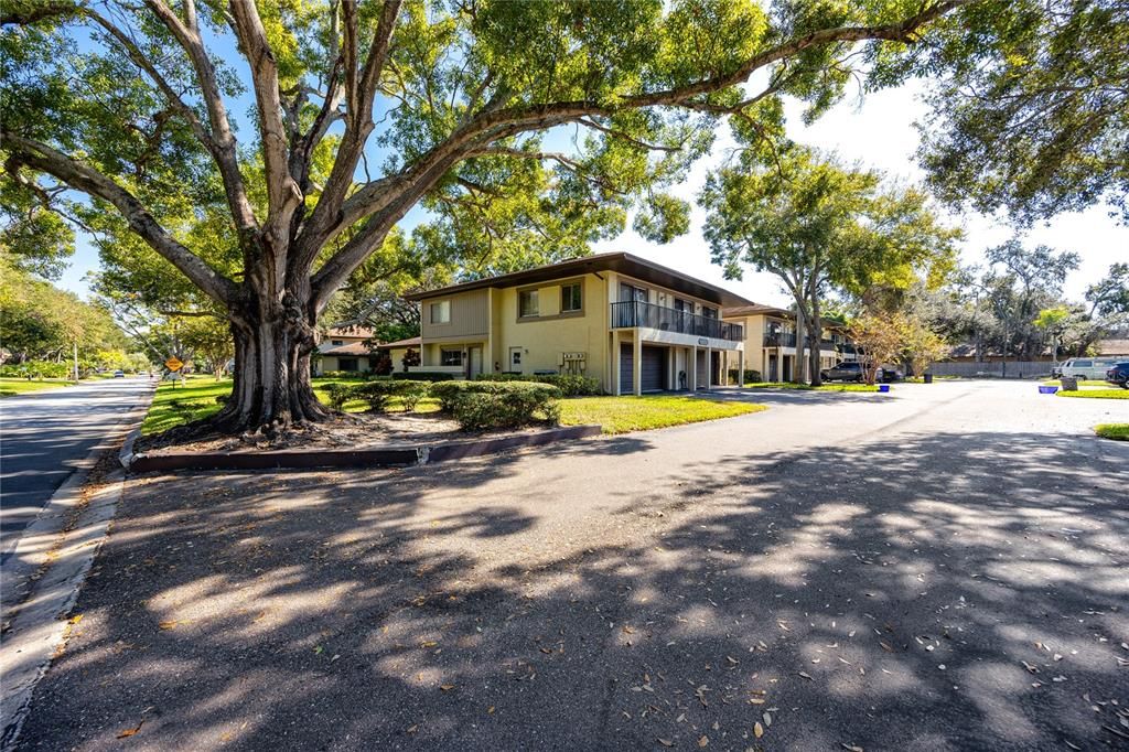 For Sale: $171,000 (2 beds, 1 baths, 752 Square Feet)