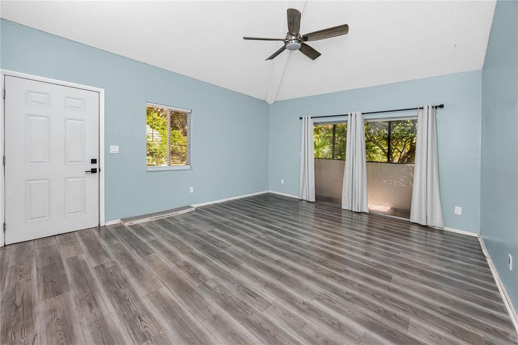 For Sale: $171,000 (2 beds, 1 baths, 752 Square Feet)