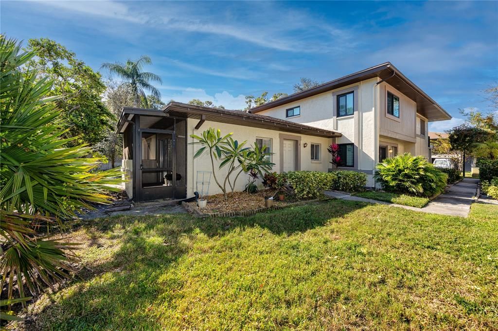 For Sale: $171,000 (2 beds, 1 baths, 752 Square Feet)