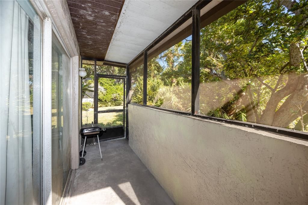 For Sale: $171,000 (2 beds, 1 baths, 752 Square Feet)