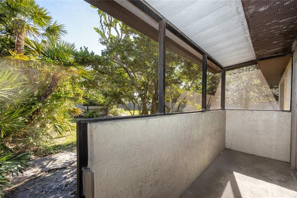 For Sale: $171,000 (2 beds, 1 baths, 752 Square Feet)