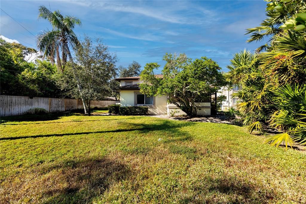 For Sale: $171,000 (2 beds, 1 baths, 752 Square Feet)