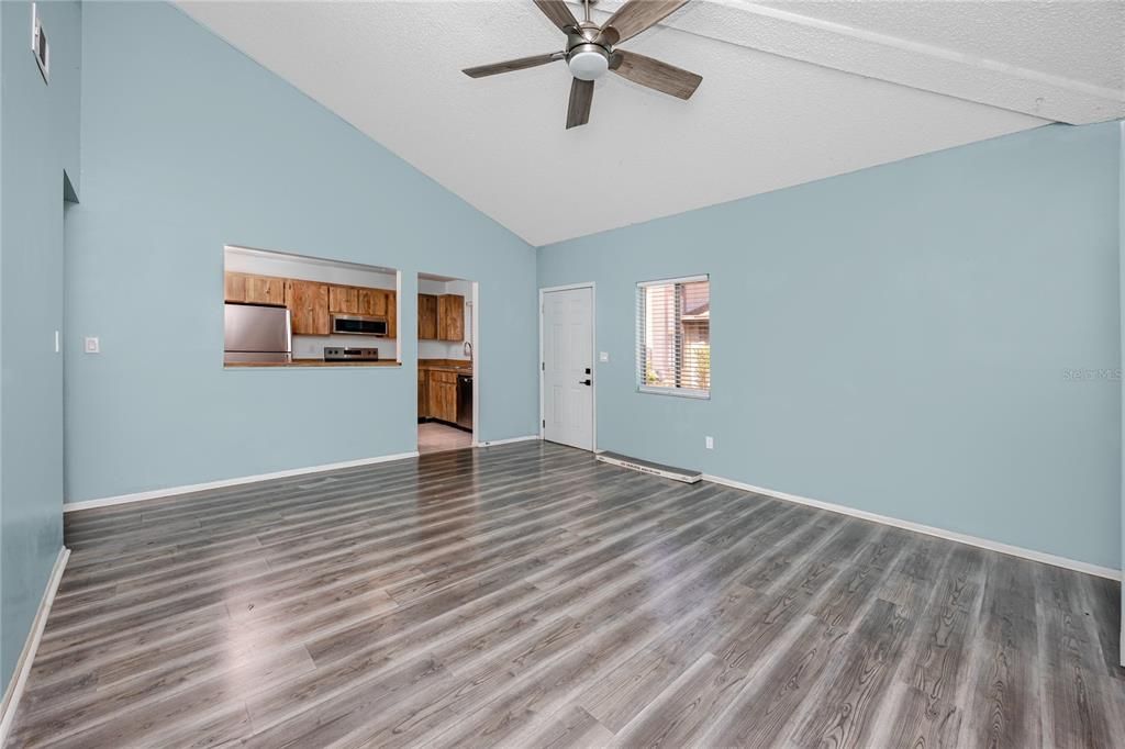 For Sale: $171,000 (2 beds, 1 baths, 752 Square Feet)