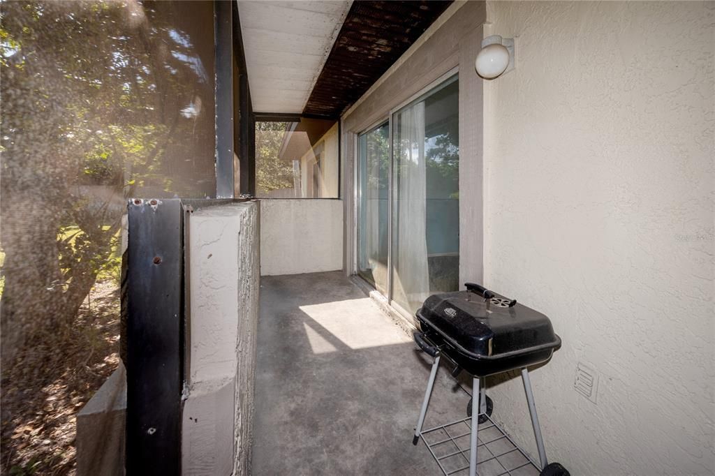 For Sale: $171,000 (2 beds, 1 baths, 752 Square Feet)