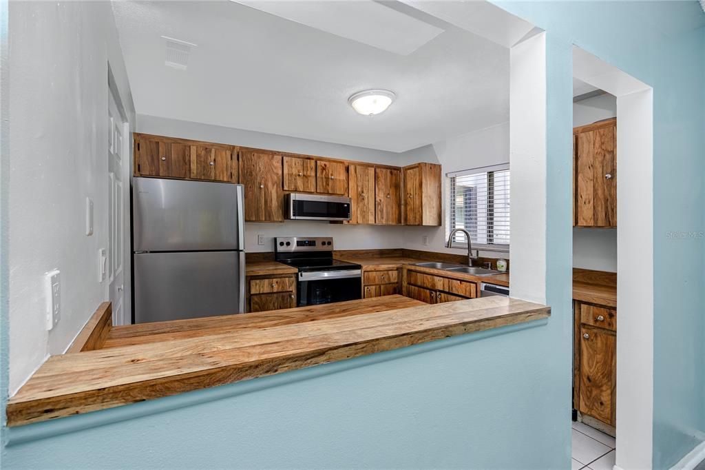 For Sale: $171,000 (2 beds, 1 baths, 752 Square Feet)