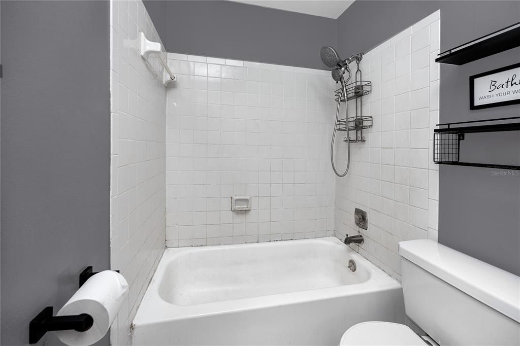 For Sale: $171,000 (2 beds, 1 baths, 752 Square Feet)