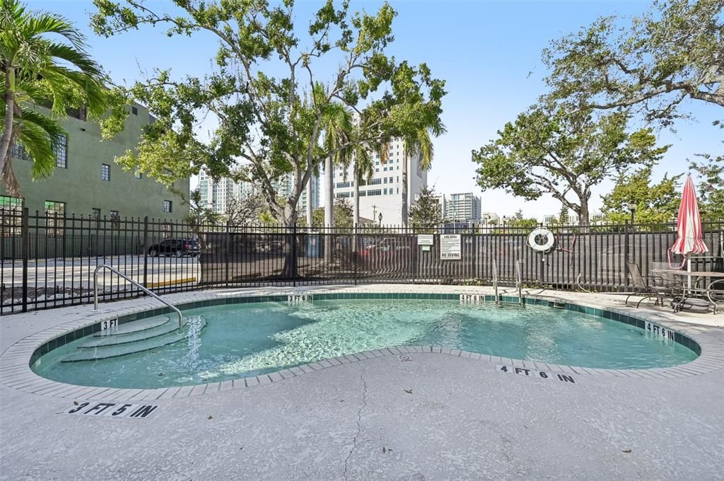 For Sale: $325,000 (1 beds, 1 baths, 668 Square Feet)