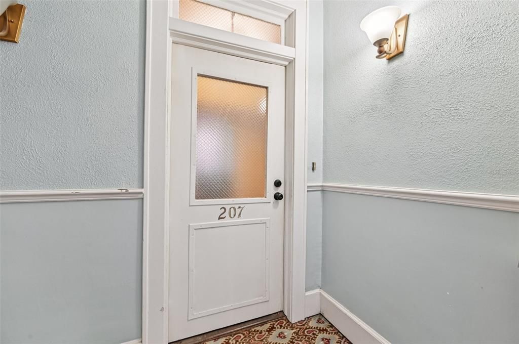 For Sale: $325,000 (1 beds, 1 baths, 668 Square Feet)