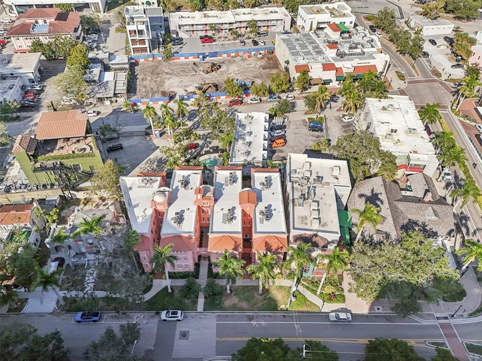 For Sale: $325,000 (1 beds, 1 baths, 668 Square Feet)