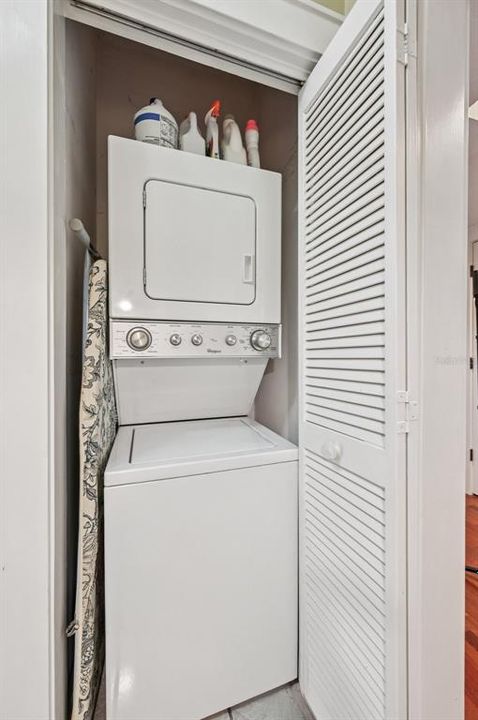 For Sale: $325,000 (1 beds, 1 baths, 668 Square Feet)