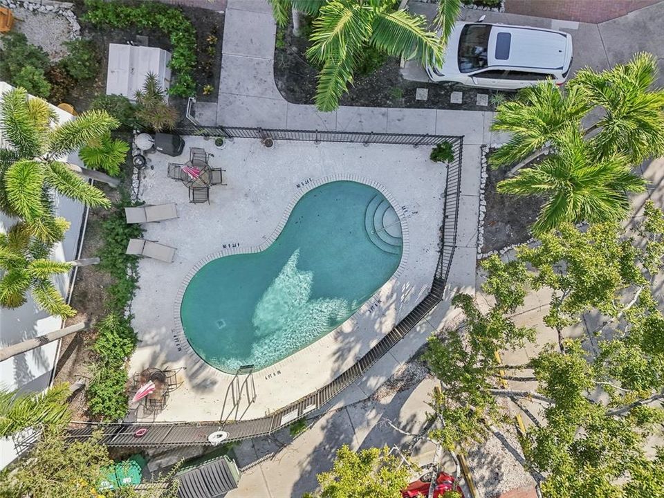 For Sale: $325,000 (1 beds, 1 baths, 668 Square Feet)