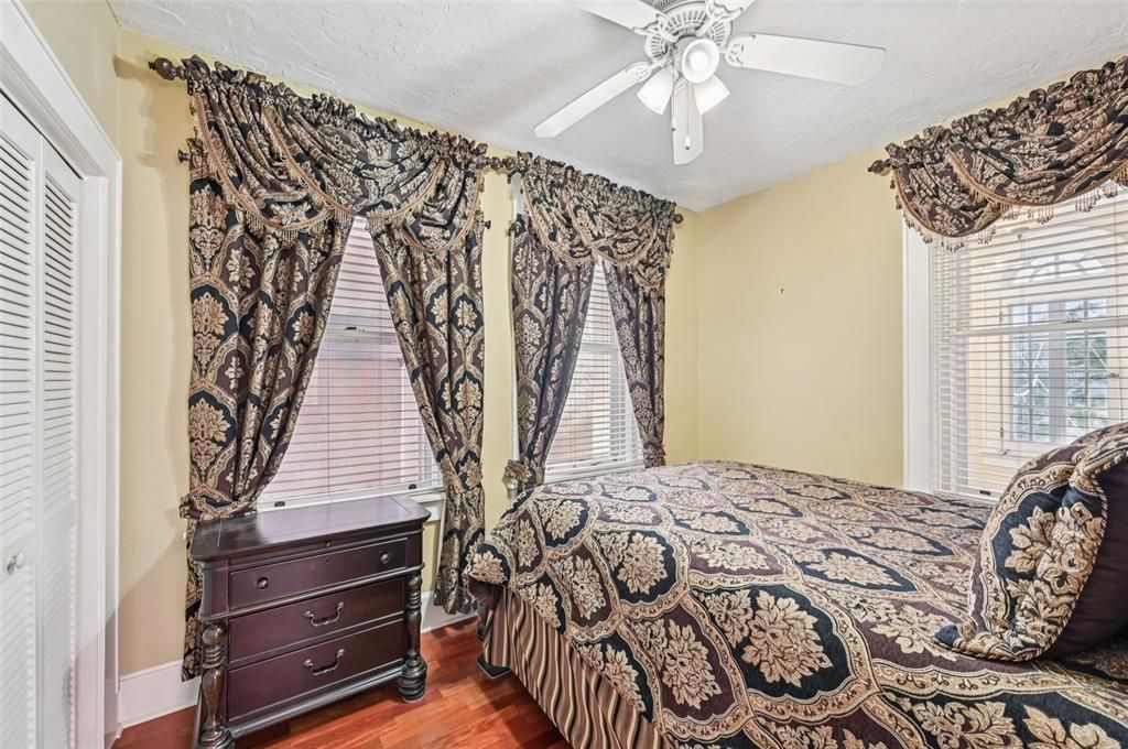 For Sale: $325,000 (1 beds, 1 baths, 668 Square Feet)