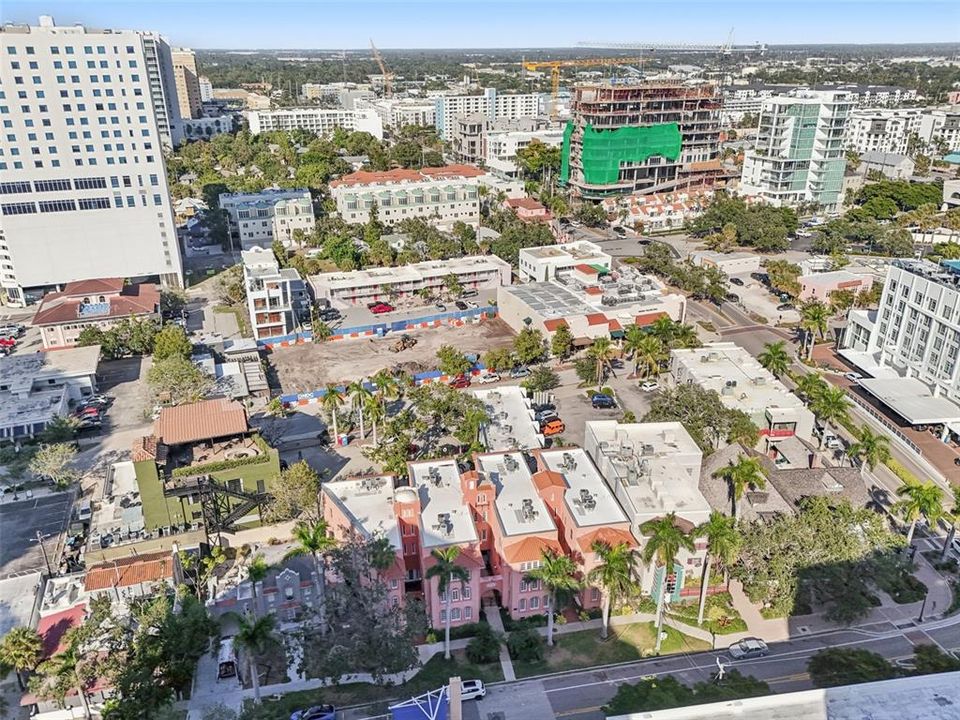 For Sale: $325,000 (1 beds, 1 baths, 668 Square Feet)