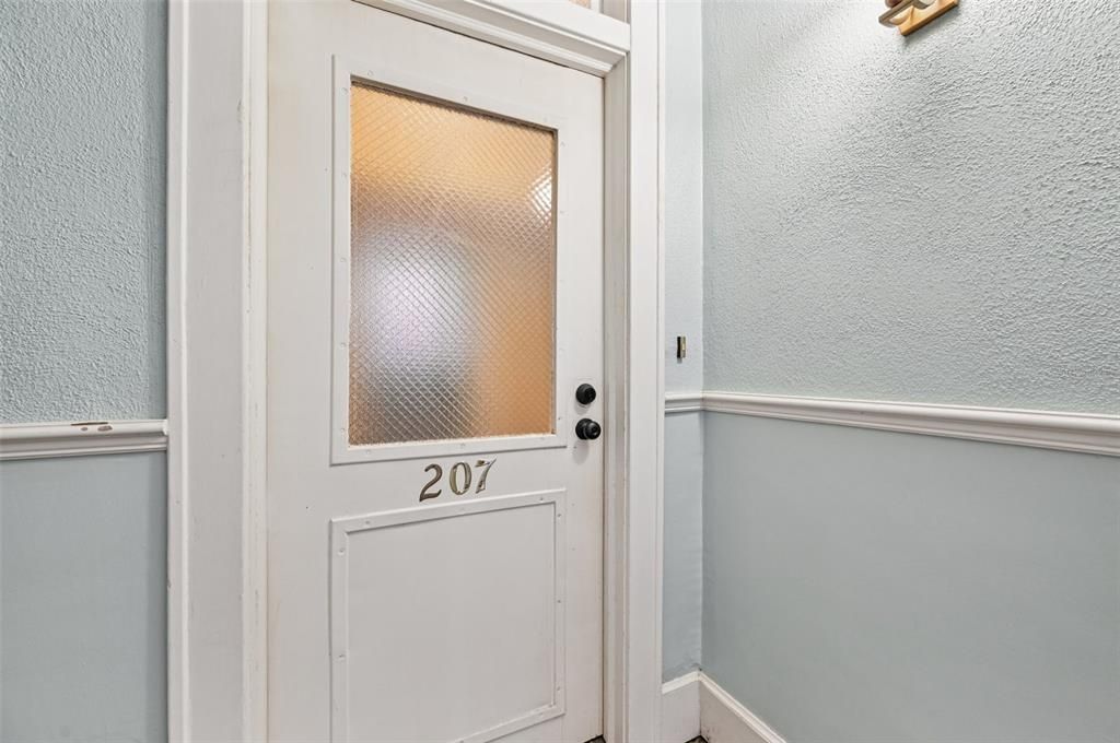 For Sale: $325,000 (1 beds, 1 baths, 668 Square Feet)