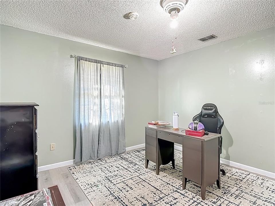 For Sale: $259,900 (3 beds, 1 baths, 1336 Square Feet)