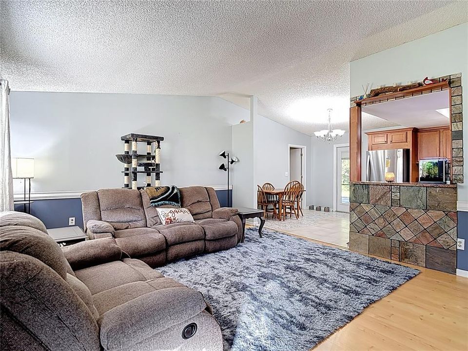 For Sale: $259,900 (3 beds, 1 baths, 1336 Square Feet)