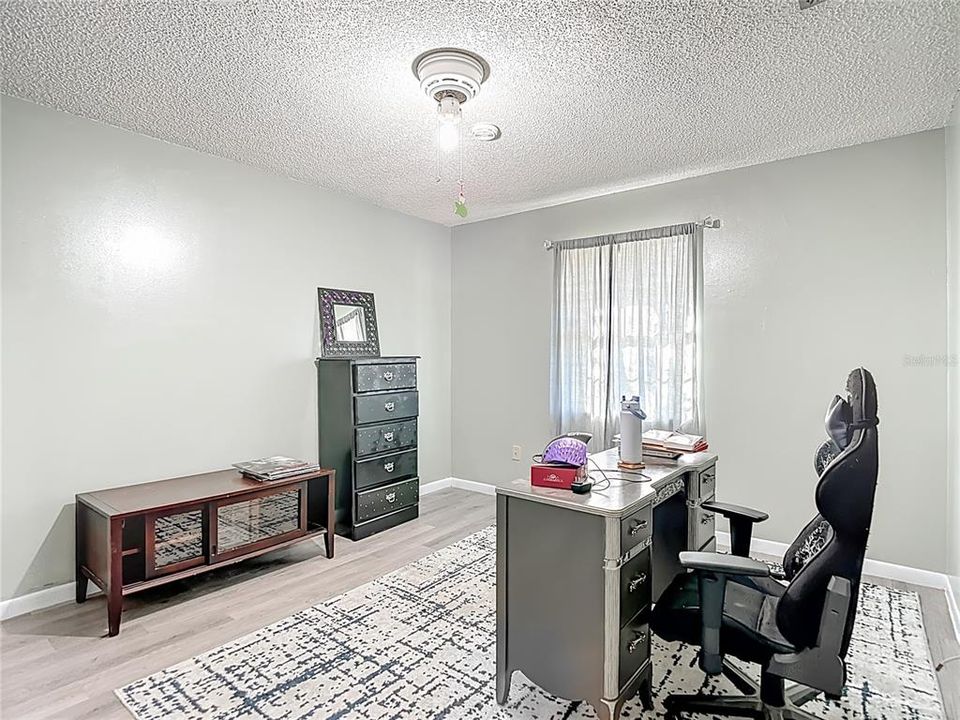 For Sale: $259,900 (3 beds, 1 baths, 1336 Square Feet)