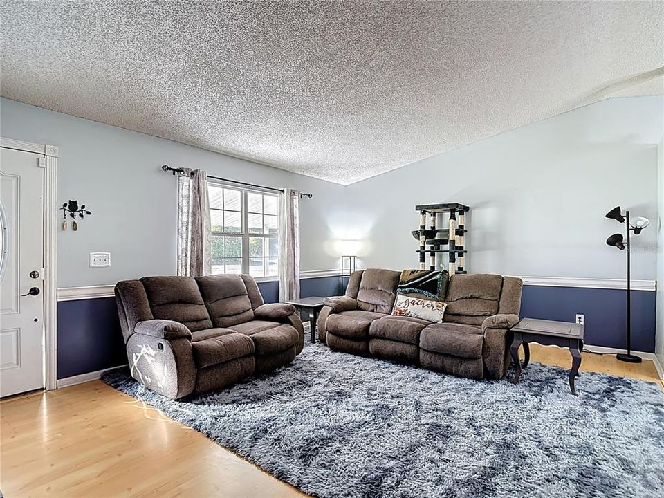 For Sale: $259,900 (3 beds, 1 baths, 1336 Square Feet)