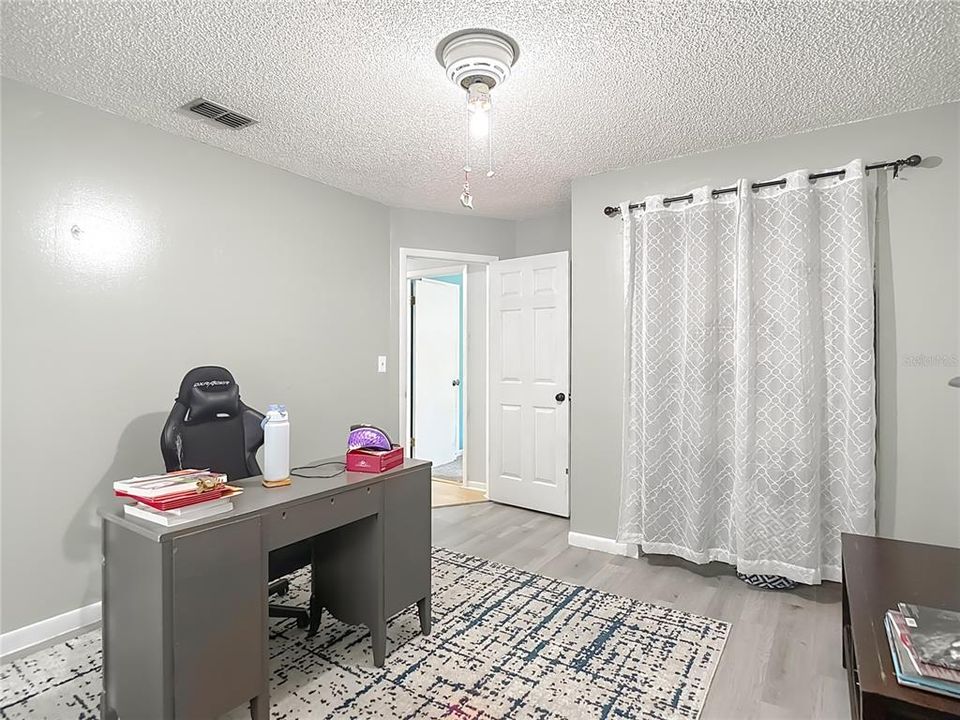 For Sale: $259,900 (3 beds, 1 baths, 1336 Square Feet)