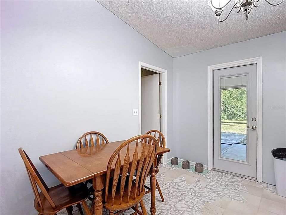 For Sale: $259,900 (3 beds, 1 baths, 1336 Square Feet)